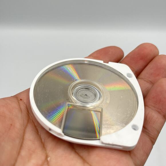 Final Fantasy IV The Complete Collection UMD DISC ONLY PSP Square Enix 2011 EUC - Picture 2 of 4